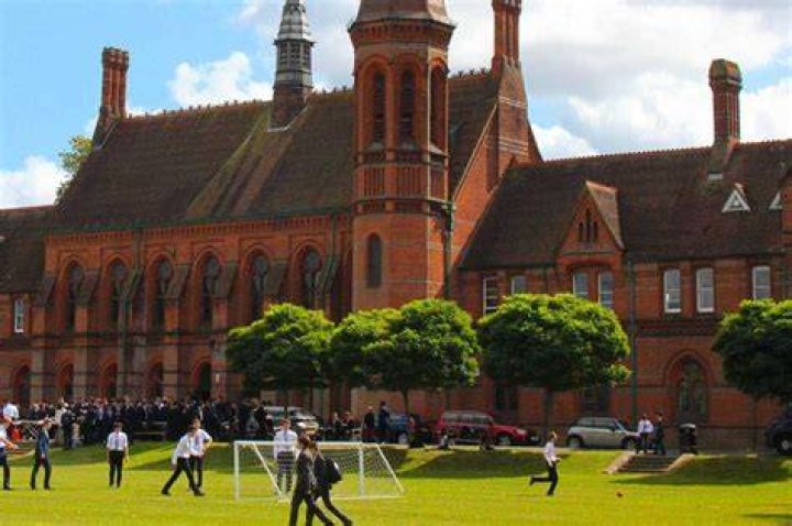Are grammar school and comprehensive school?