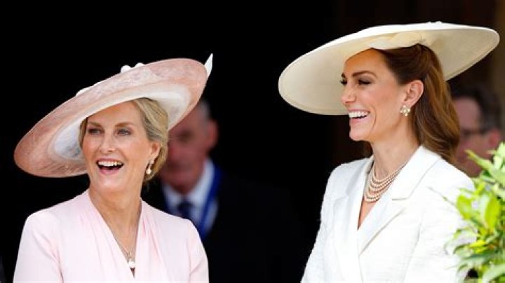 Do kate and sophie get along?