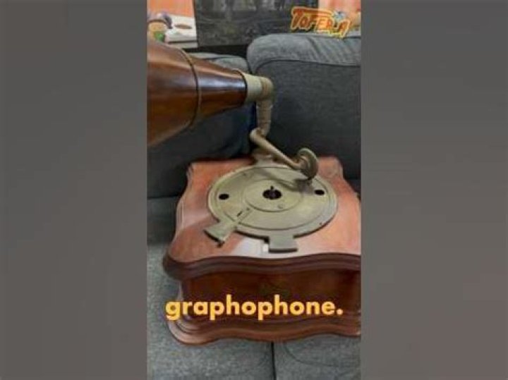 What do you mean by graphophone?